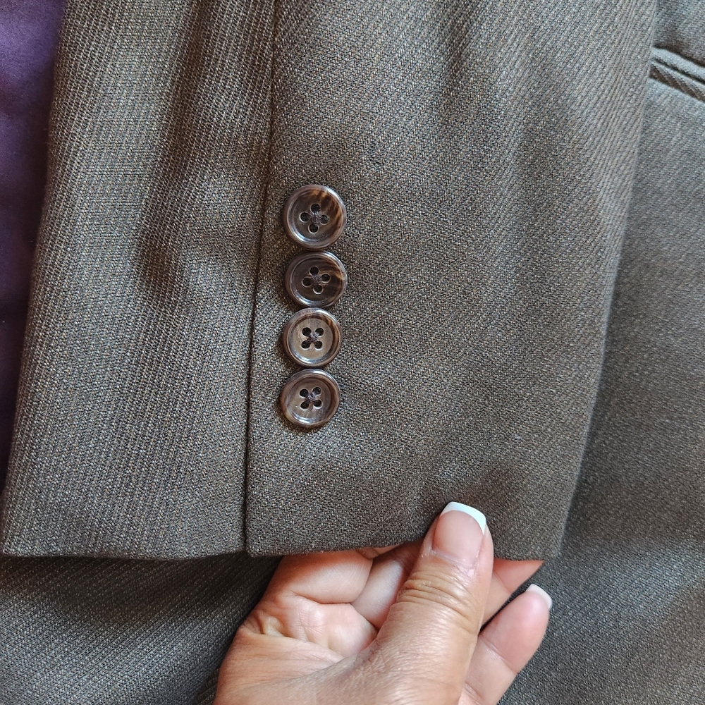 Suit - Picture 4 of 5